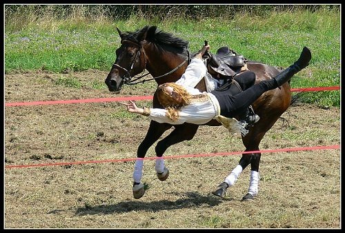 Skupina Caballos - Kristina Johnová a valach Haras. Skupina Caballos - Kristina Johnová a valach Haras.