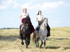 Dámy v sedle Dámy v sedle