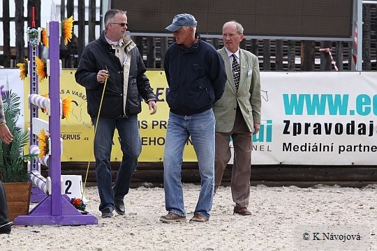 M. Otto s českým stavitelem Zdeňkem Krpelou a rozhodčím Janem Matelkou ( zcela vlevo)