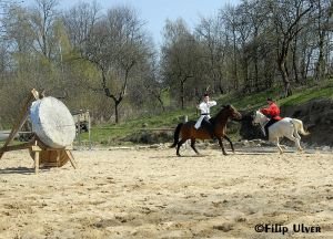 jízdní lukostřelba v podání maďarských lektorů