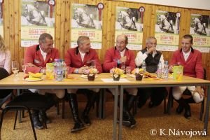 vítězné družstvo Belgie na tiskové konferenci