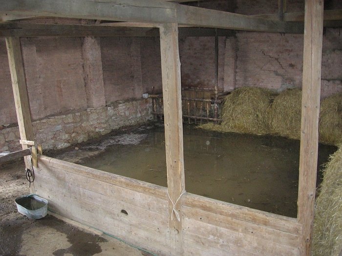 zatopená část stodoly - začátek června 2010