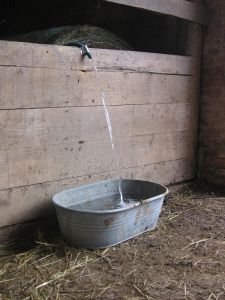 napouštění vaničky vodou z hadice