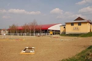 3 venkovní jízdárny, 1 krytá