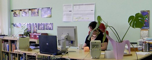 v kanceláři EQUICHANNELu...