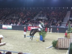 překonávání barelu jako úzkého krosového skoku