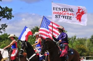 V barvách festivalu