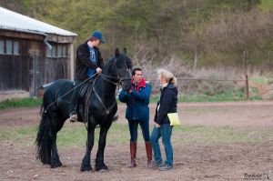 Robert Šlapanský poslouchá výklad.
