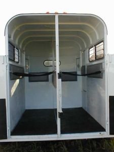 přepravníky se žlaby maji tendenci se v místech hlav koní přehřívat