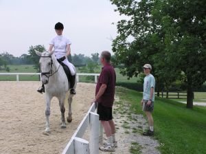 Opracování před drezurní zkouškou v Kentucky Horse Park, Kentucky, USA.