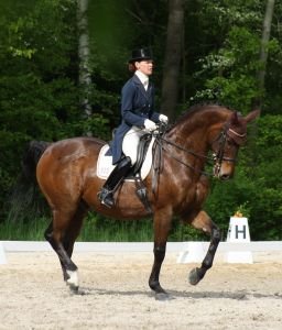 Dr. Simone Reissenweber a Akela při piafě