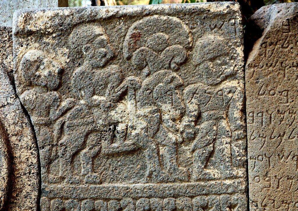 Bohyně Thetis a její družky nesou zbroj pro Achilla: zvoncovitý kráter, 350 před n. l. (archiv Britského muzea)